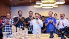 Achmad Dimyati Natakusumah bersama Kepala Dispora Banten Ahmad Syaukani dan jajaran pejabat terkait secara resmi membuka Turnamen Catur dalam rangka HUT ke-26 Provinsi Banten.