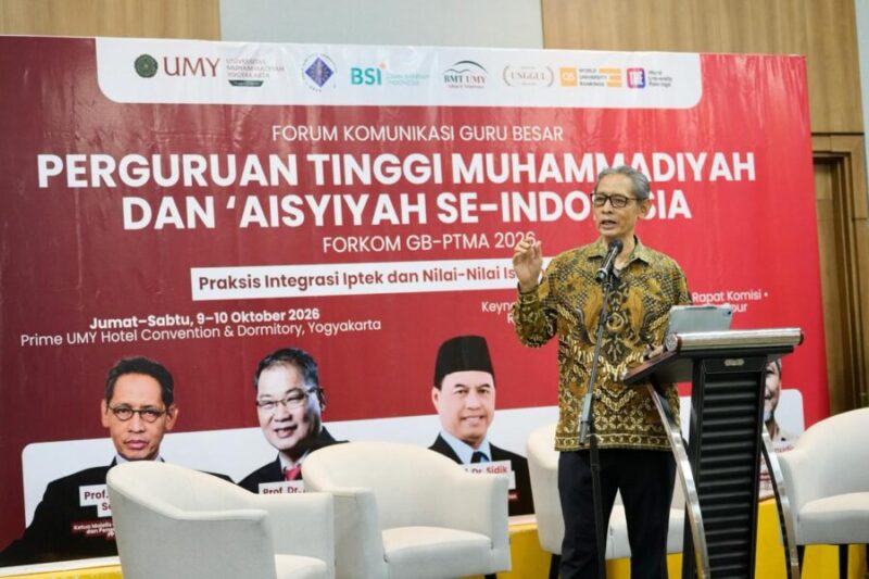 Foto Ketua Majelis Diktilitbang PP Muhammadiyah,  Prof. Dr. Bambang Setiaji, M.Si. dalam sambutan hari pertama pelaksanaan FORKOM GB PTMA 2026 di UMY
