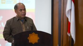 Wakil Rektor UMY Bidang Pendidikan, Kewirausahaan, dan Alumni saat memberikan sambutan dalam acara bedah buku di UMY