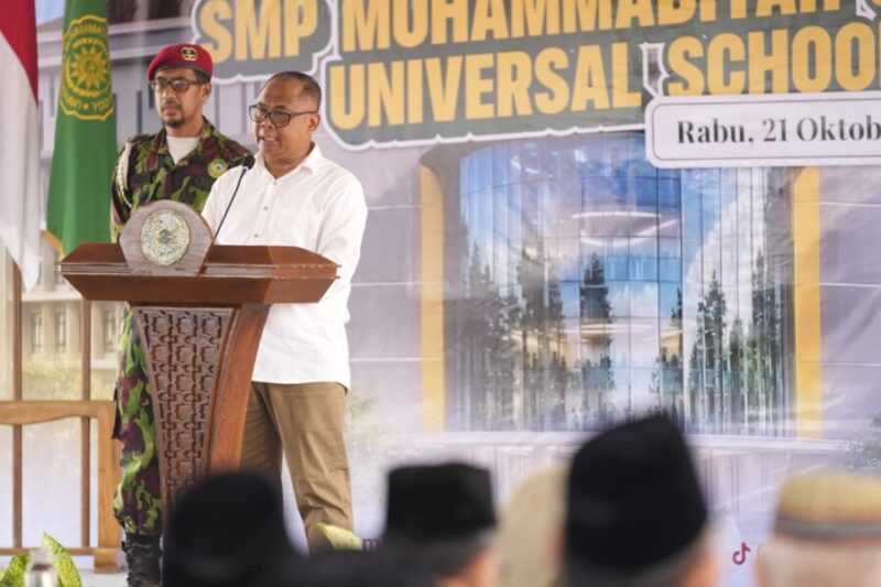 Foto Bupati Sleman, Harda Kiswaya menyampaikan sambutannya dalam acara Peletakan Batu Pertama SMP MSUS yang diinisasi oleh UMY