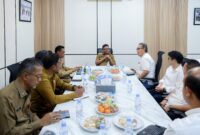 Suasana audiensi dan diskusi antara Gubernur Banten Andra Soni bersama jajaran Pemprov Banten dan pengurus DPD REI Banten