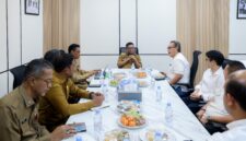 Suasana audiensi dan diskusi antara Gubernur Banten Andra Soni bersama jajaran Pemprov Banten dan pengurus DPD REI Banten