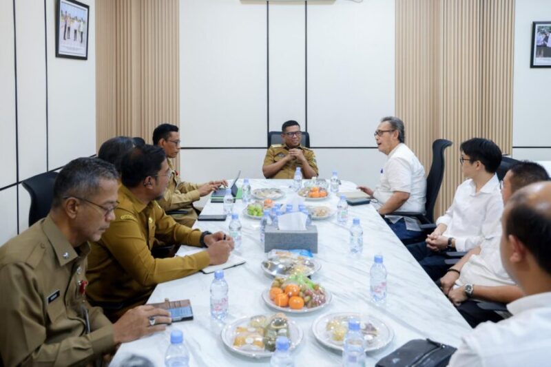Suasana audiensi dan diskusi antara Gubernur Banten Andra Soni bersama jajaran Pemprov Banten dan pengurus DPD REI Banten
