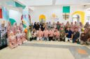Foto bersama pimpinan UMY, pengelola Sunshine Daycare UMY, dan orang tua wali murid Sunshine Daycare UMY
