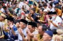 Foto civitas academica UMY melaksanakan salat Istisqa yang dipimpin oleh Ustadz Dr. Muhammad Ikhwan Ahada, Bendahara BPH UMY