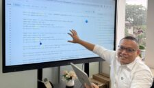 Foto dosen Farmasi UMY yang meraih Peringkat Keempat Dunia pada Topik _Mobile App_ Versi ScholarGPS 2026, Dr. apt. Muhammad Thesa Ghozali, M.Sc.,