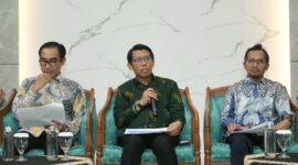 Foto Wakil Rektor bidang Reputasi, Kerja Sama, dan Digital UMY, Prof. Ir. Slamet Riyadi saat menyampaikan penjelasan tentang program dan kegiatan SDGs UMY dalam launching SDGs Report UMY 2025