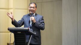Foto Rektor UMY memberikan sambutan dalam Munas Dekan FH PTMA di Student Dormitory UMY